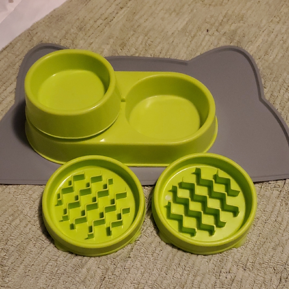 Green Pet Feeding Set Mat  Included